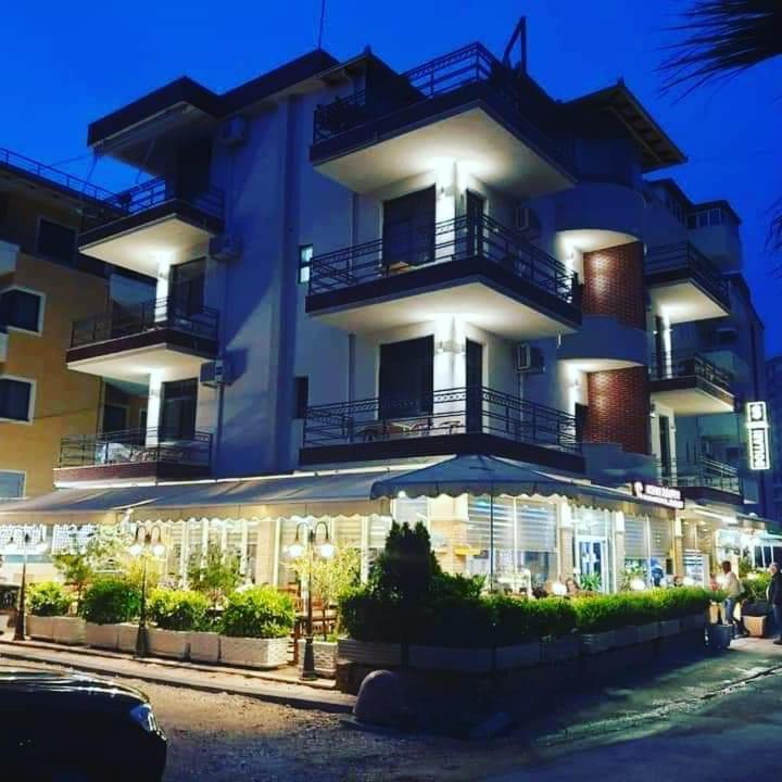 Hotel Dollari Kryemëdhej Exterior foto